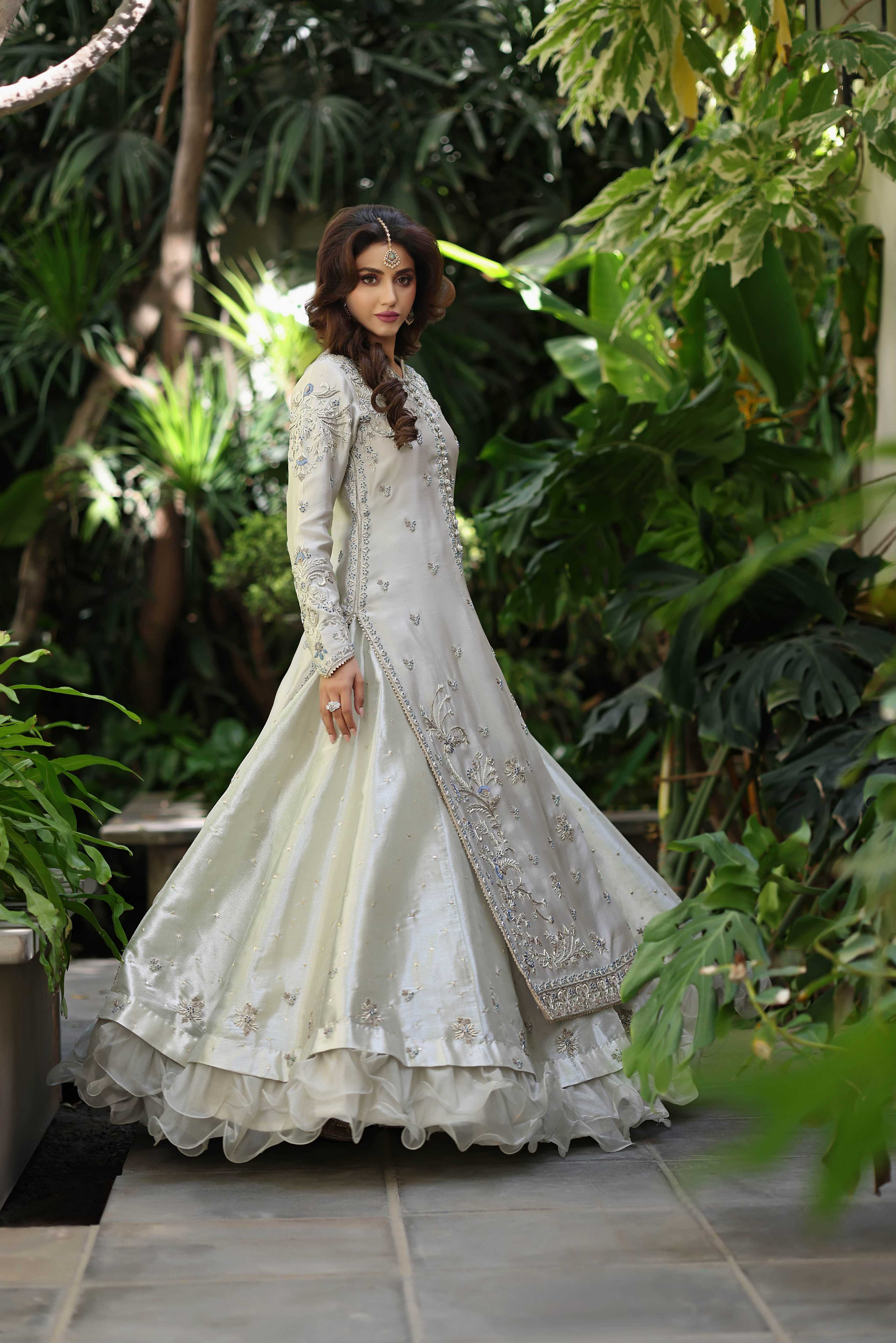 Ash Grey Sheesha Nur outfit