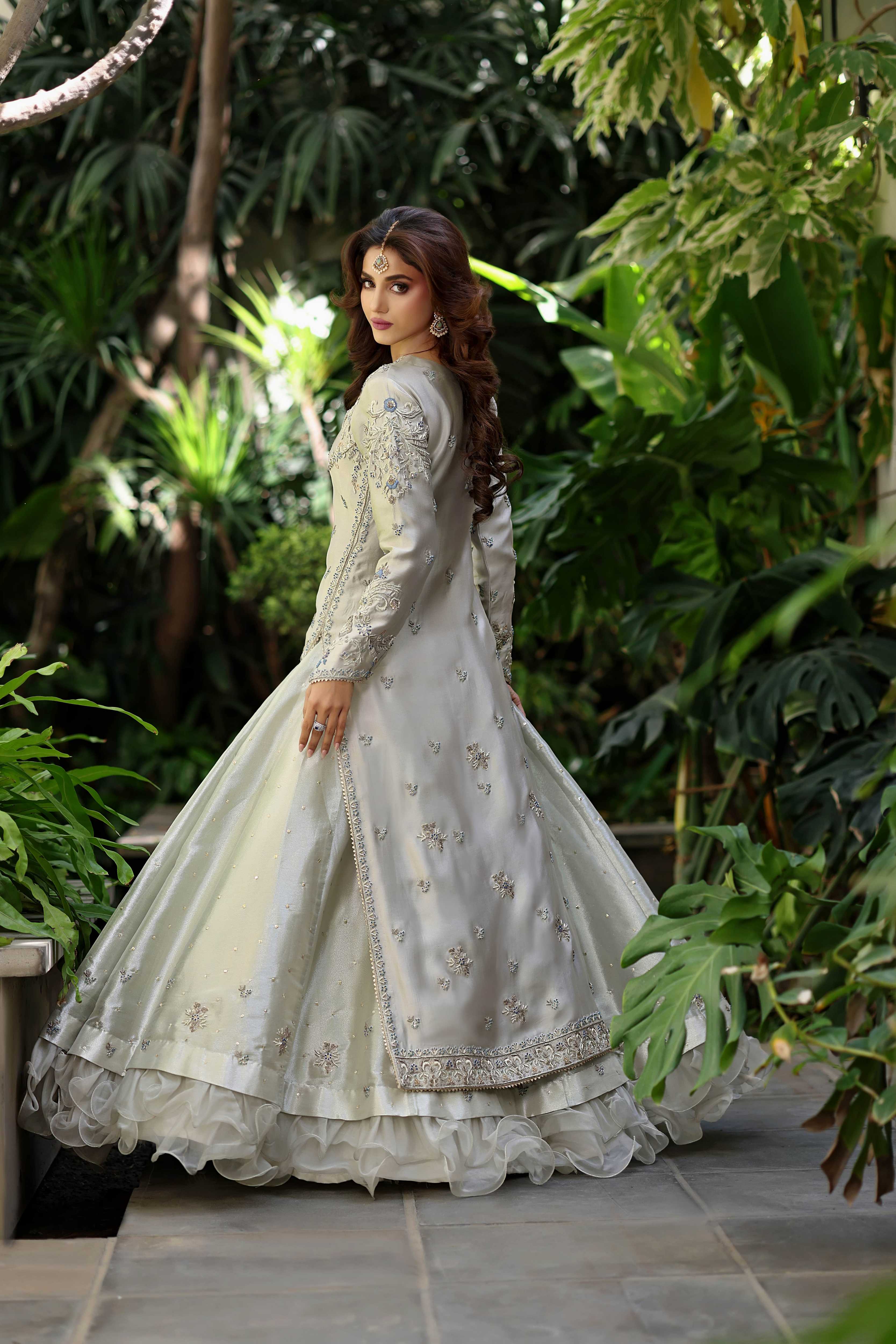 Ash Grey Sheesha Nur outfit