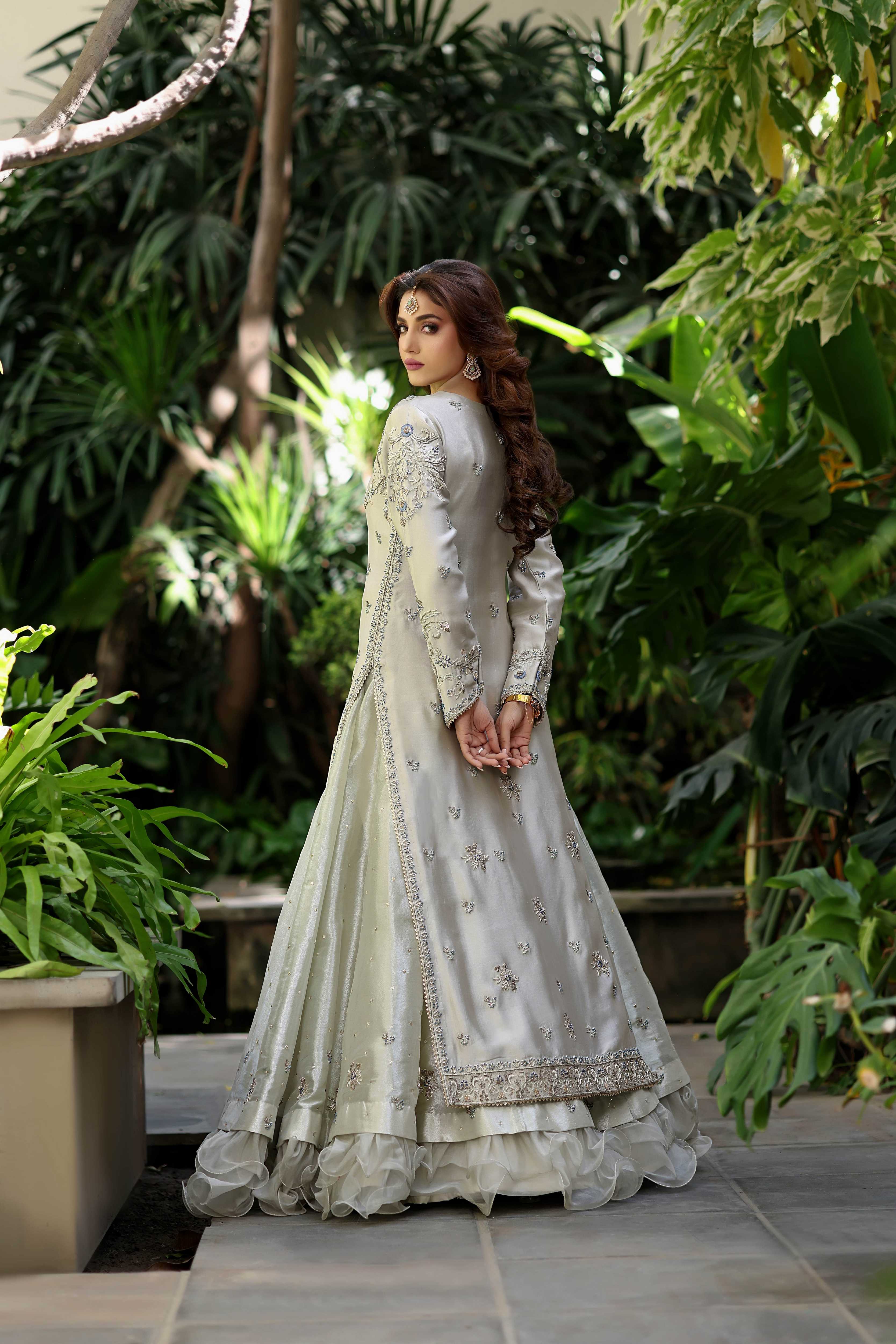 Ash Grey Sheesha Nur outfit