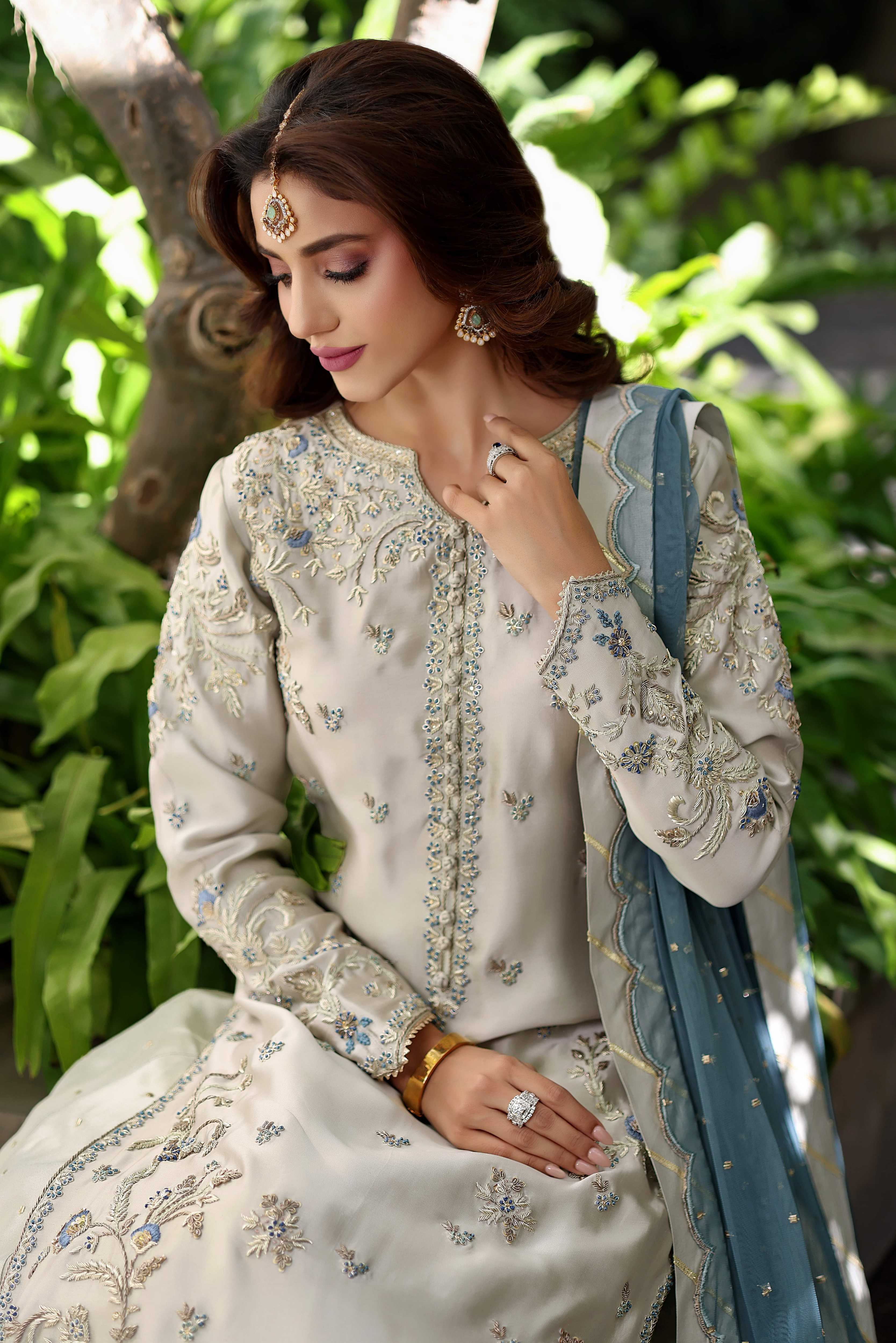 Ash Grey Sheesha Nur outfit