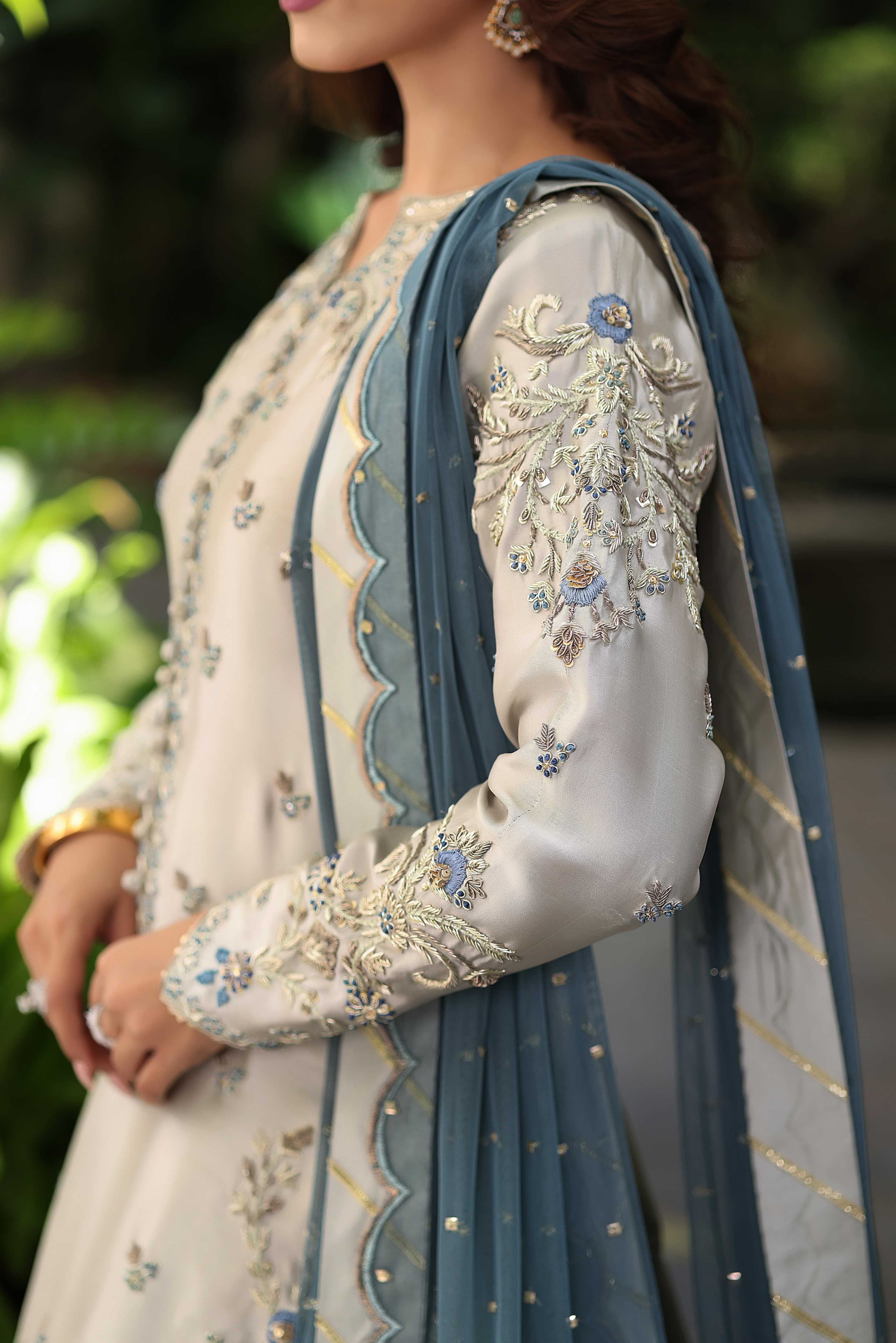 Ash Grey Sheesha Nur outfit