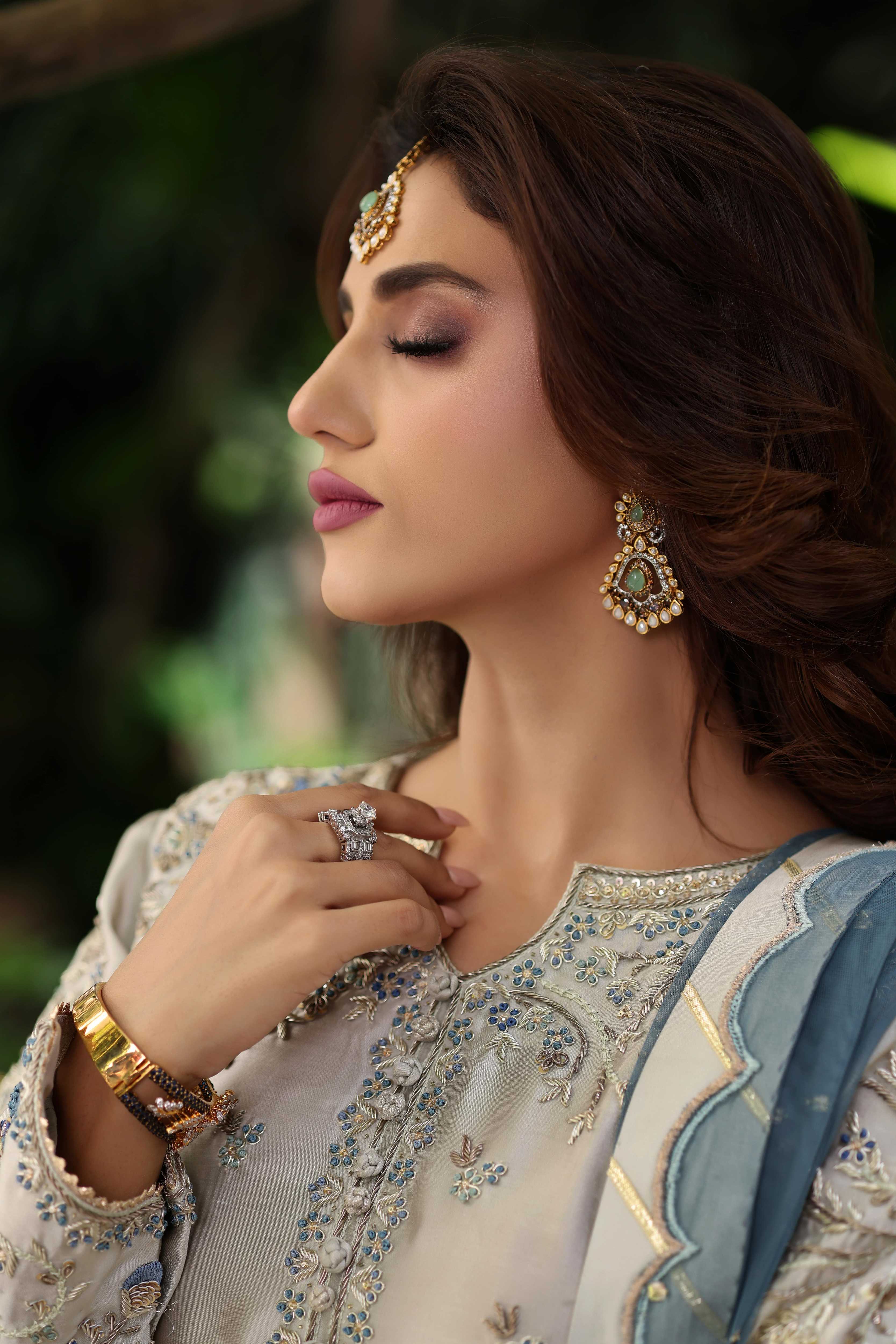 Ash Grey Sheesha Nur outfit