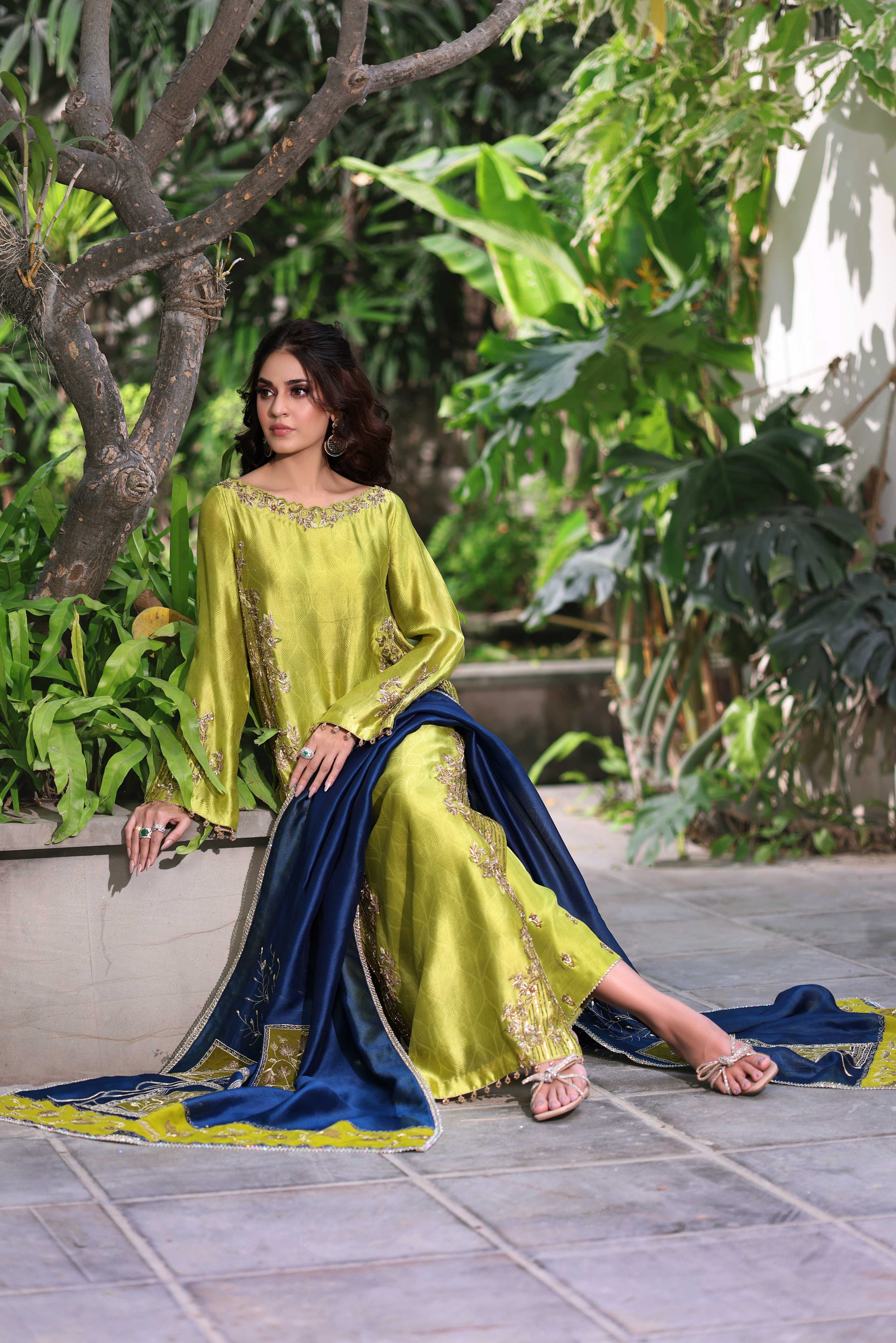 Metallic Chartreuse & Deep Navy Nur Ensemble