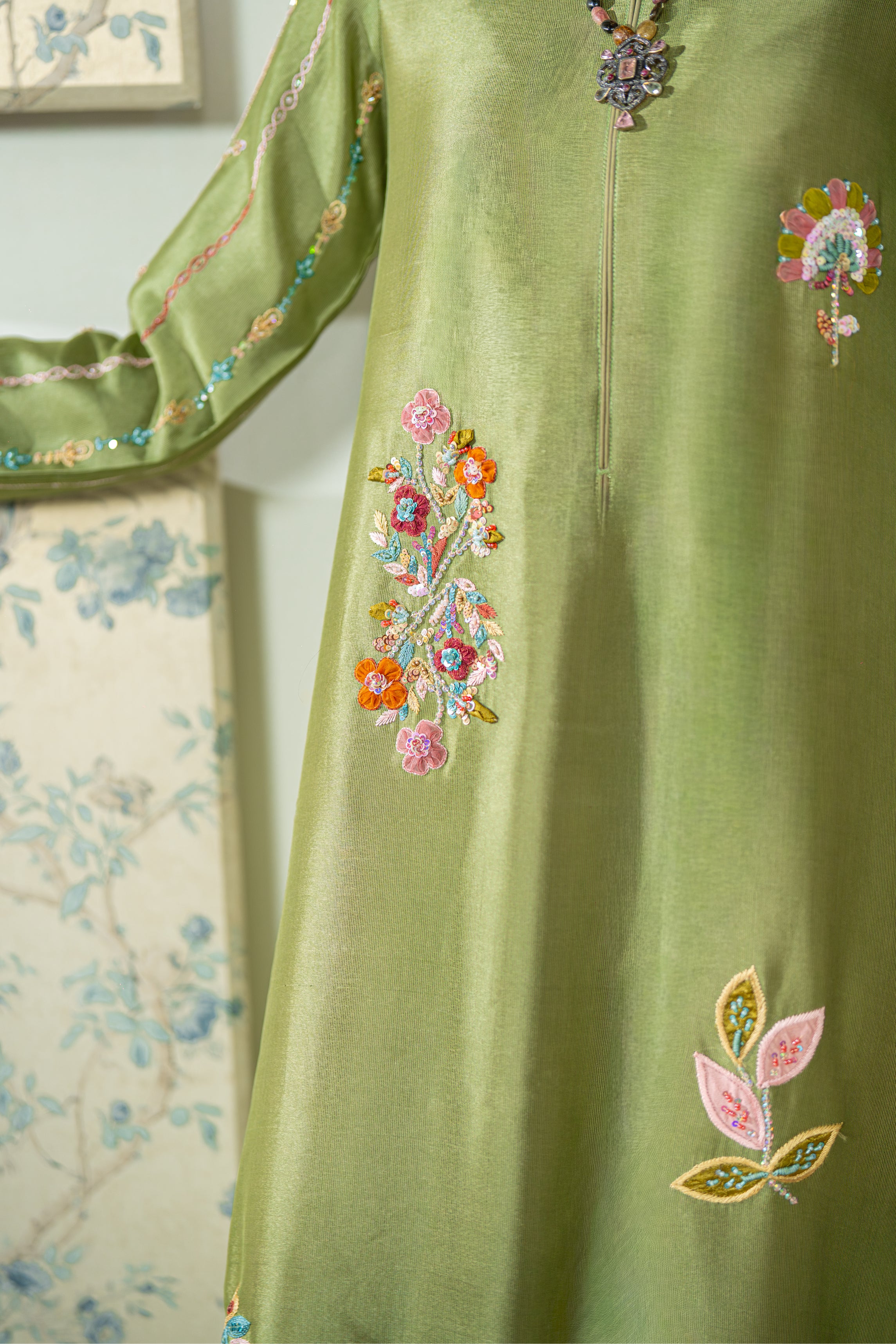 Pista Embroidered Lyra Set