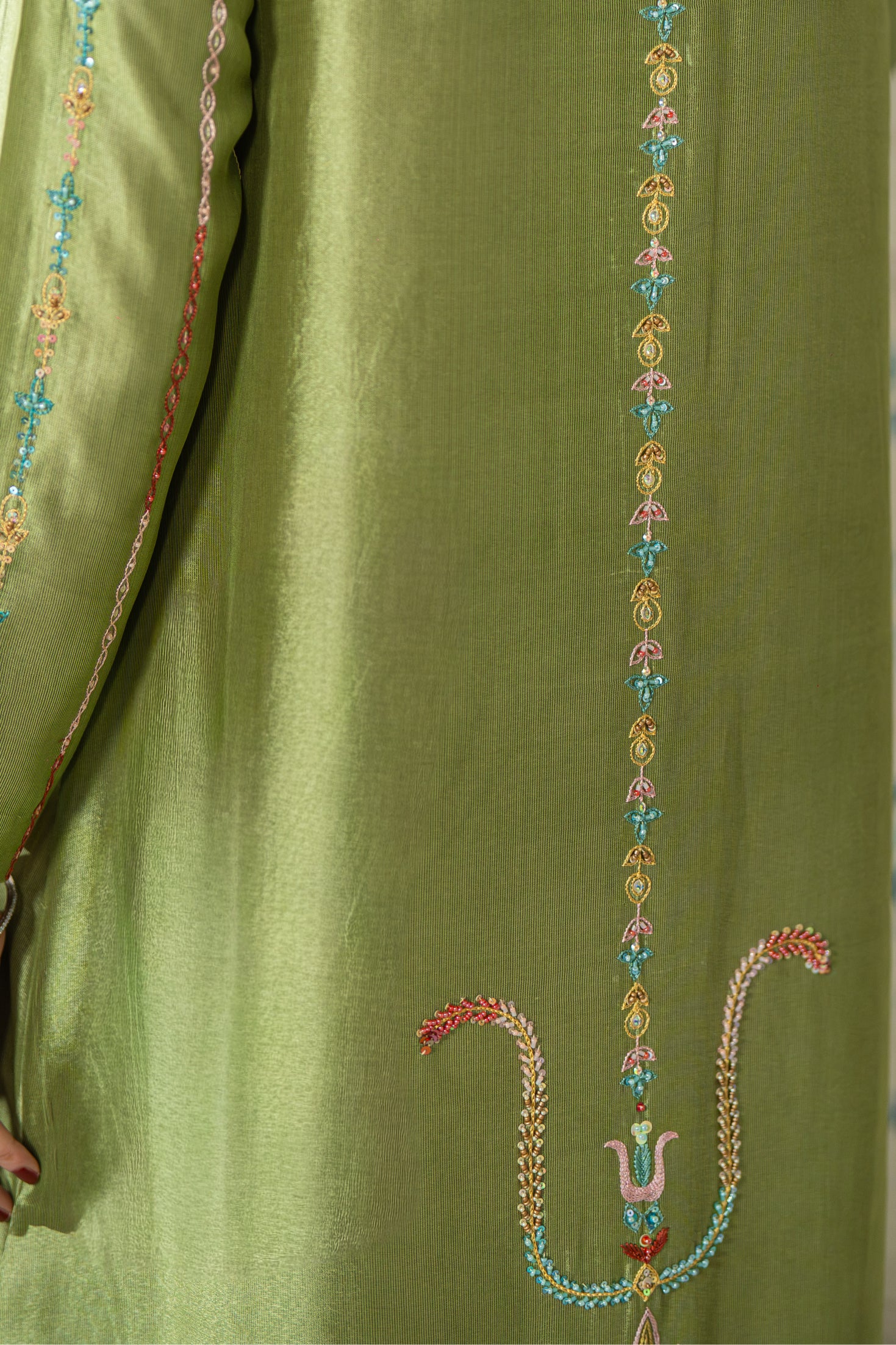 Pista Embroidered Lyra Set