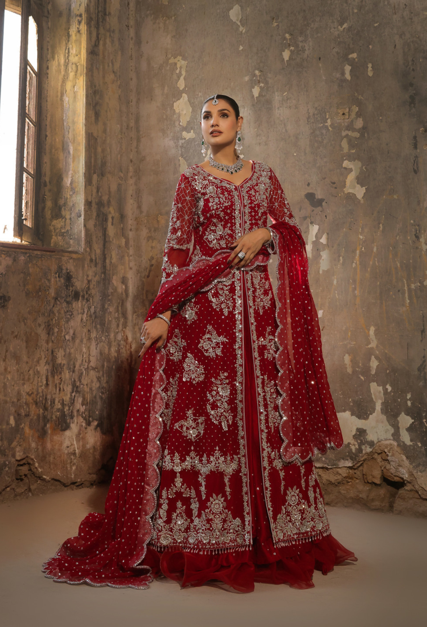 Bano Classic Lal Jora