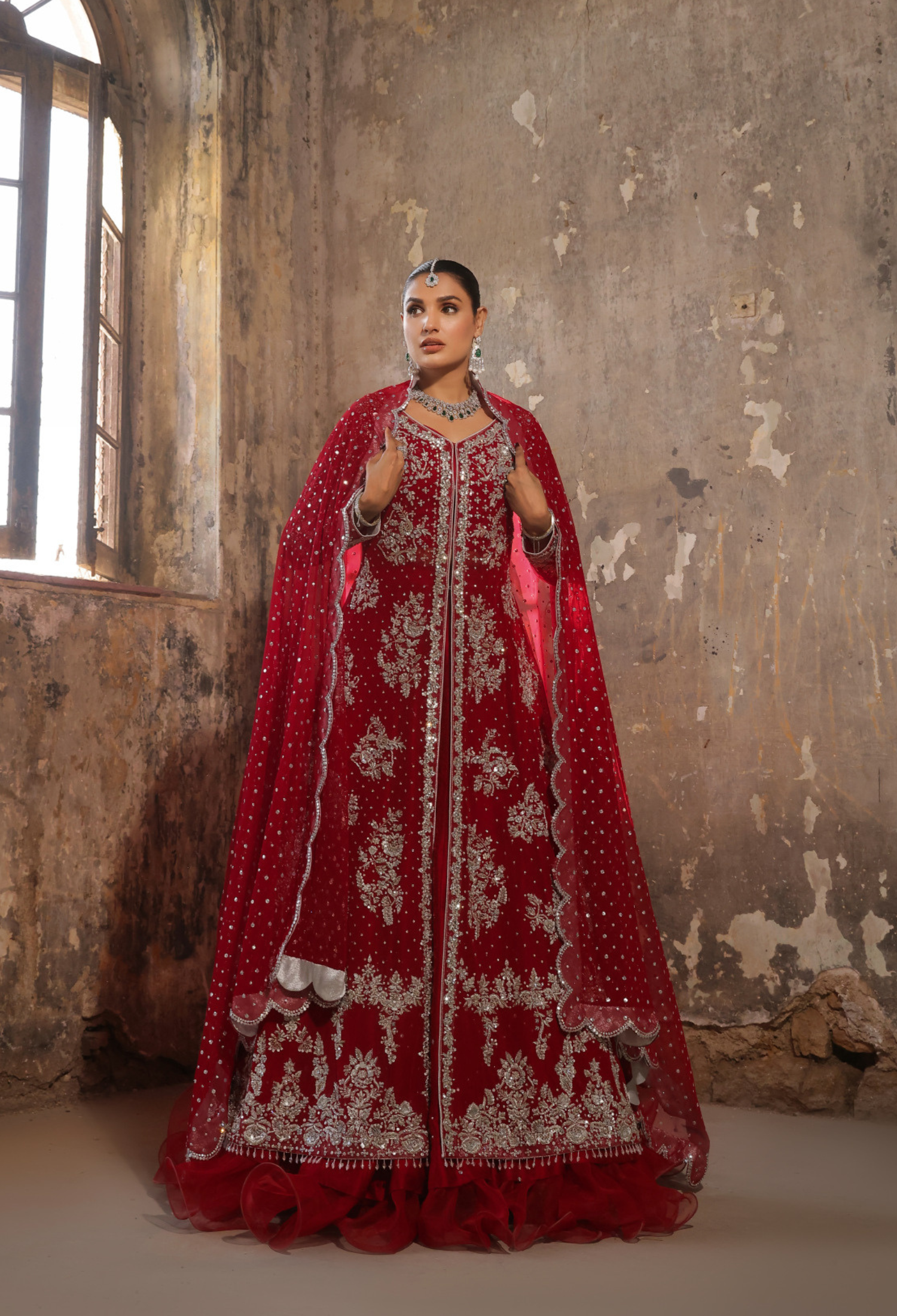 Bano Classic Lal Jora