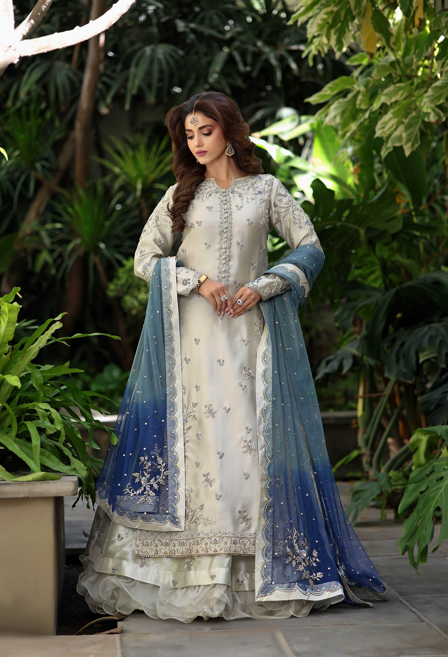 Ash Grey Sheesha Nur outfit