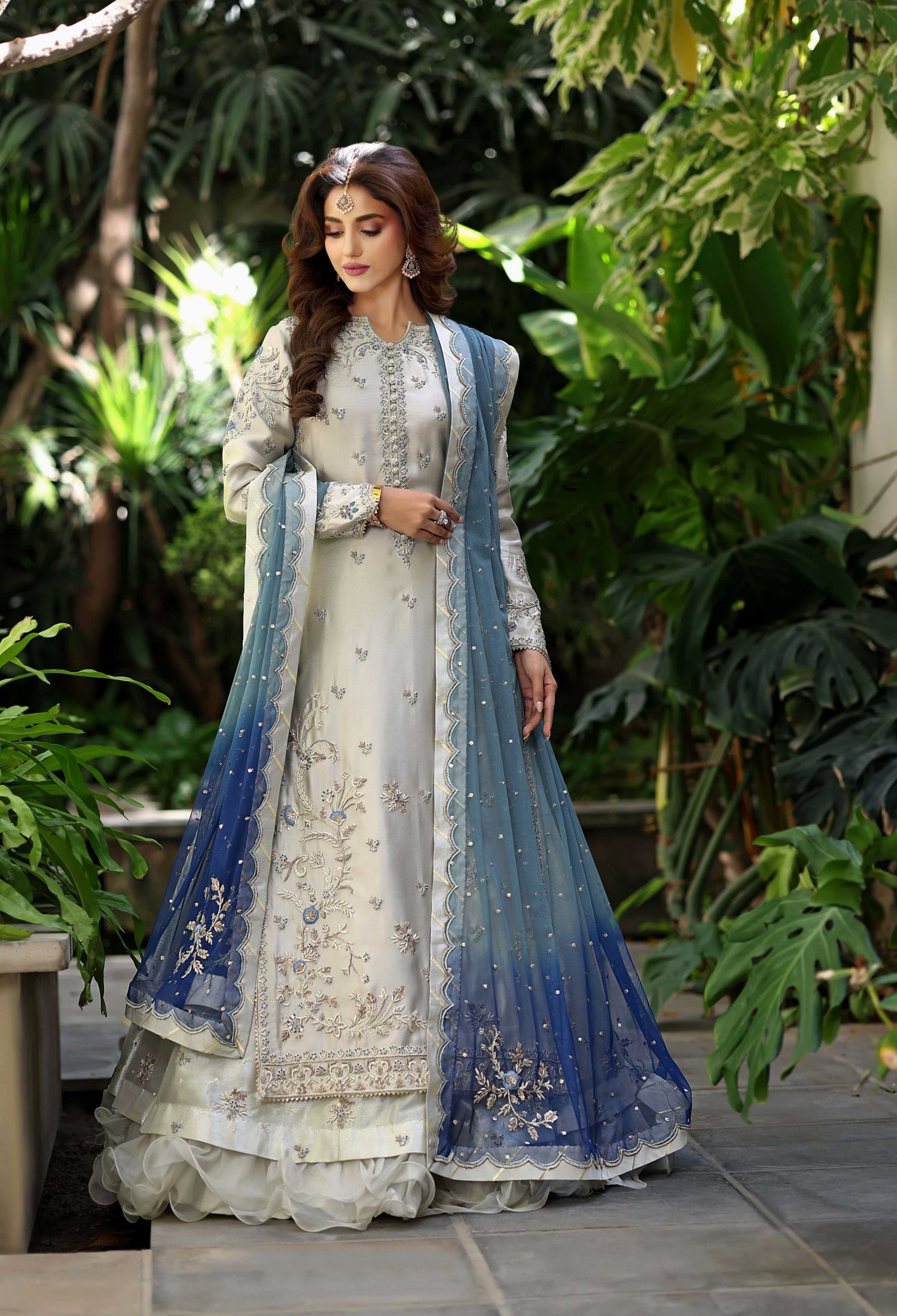 Ash Grey Sheesha Nur outfit