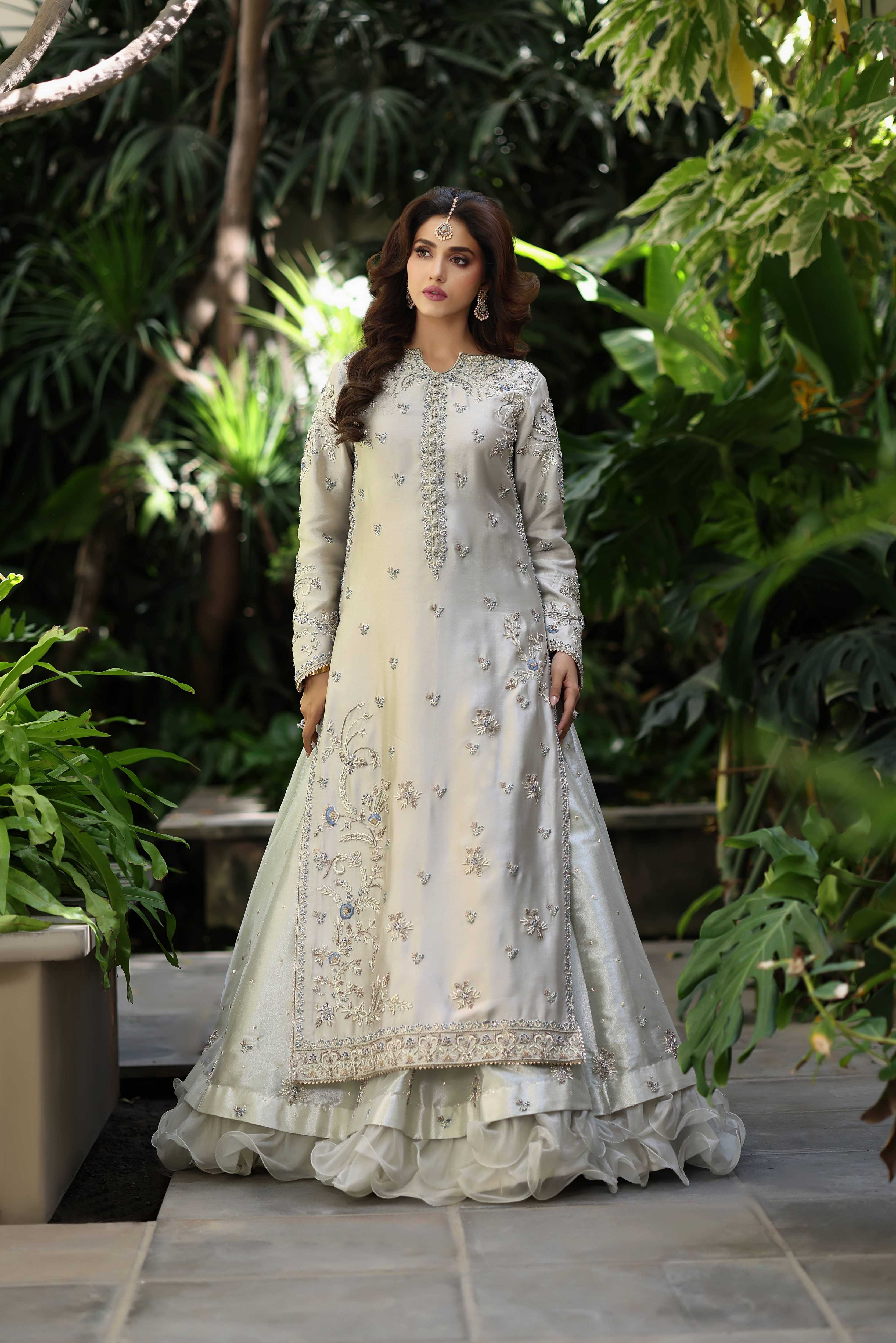 Ash Grey Sheesha Nur outfit