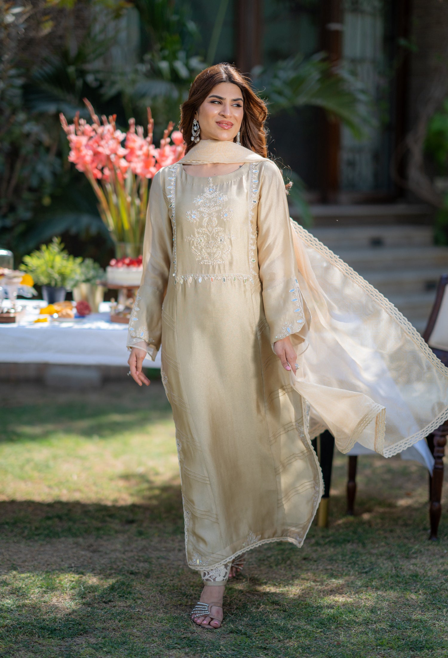 Ivory biege Pari Outfit