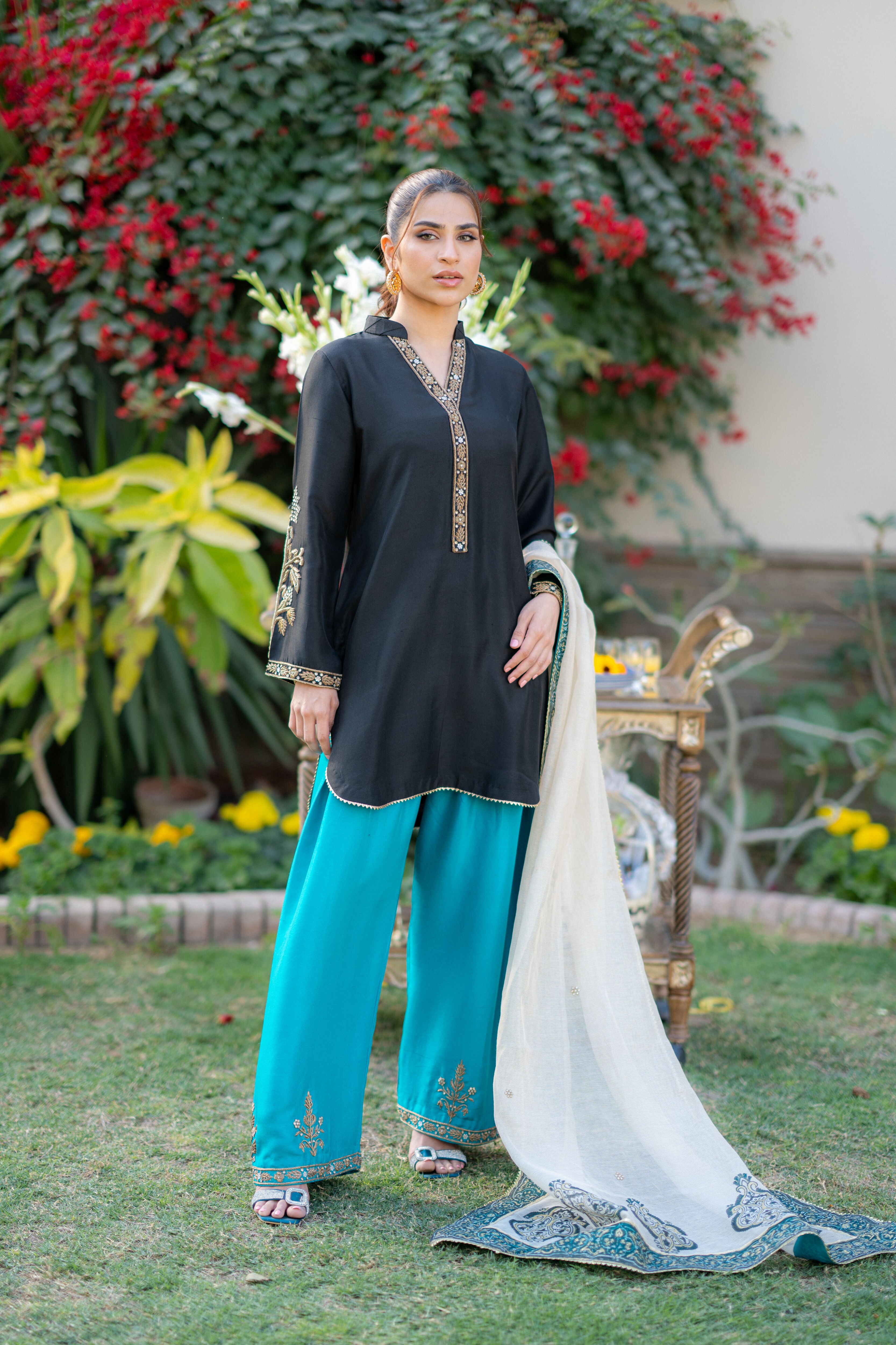 Black Turquoise Pari Outfit