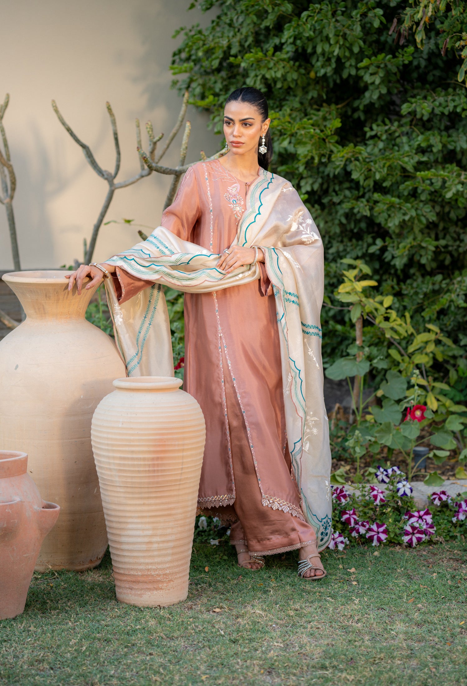 Mocha Sheesha Pari Outfit